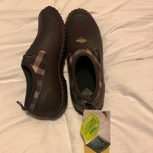 Women’s Muckster II Low. Brand new in box. Size 9.